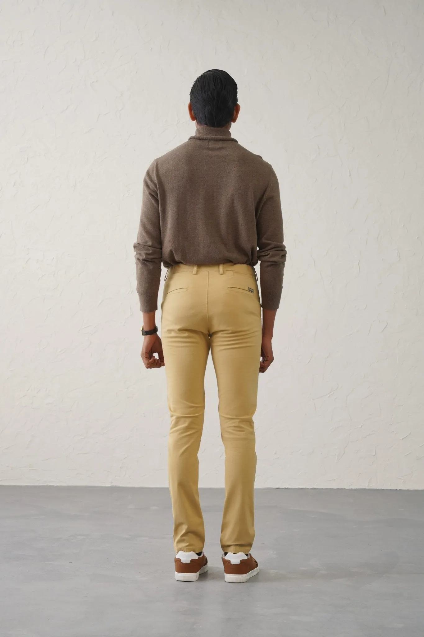 The Regular Fit Travel Chino - Khaki