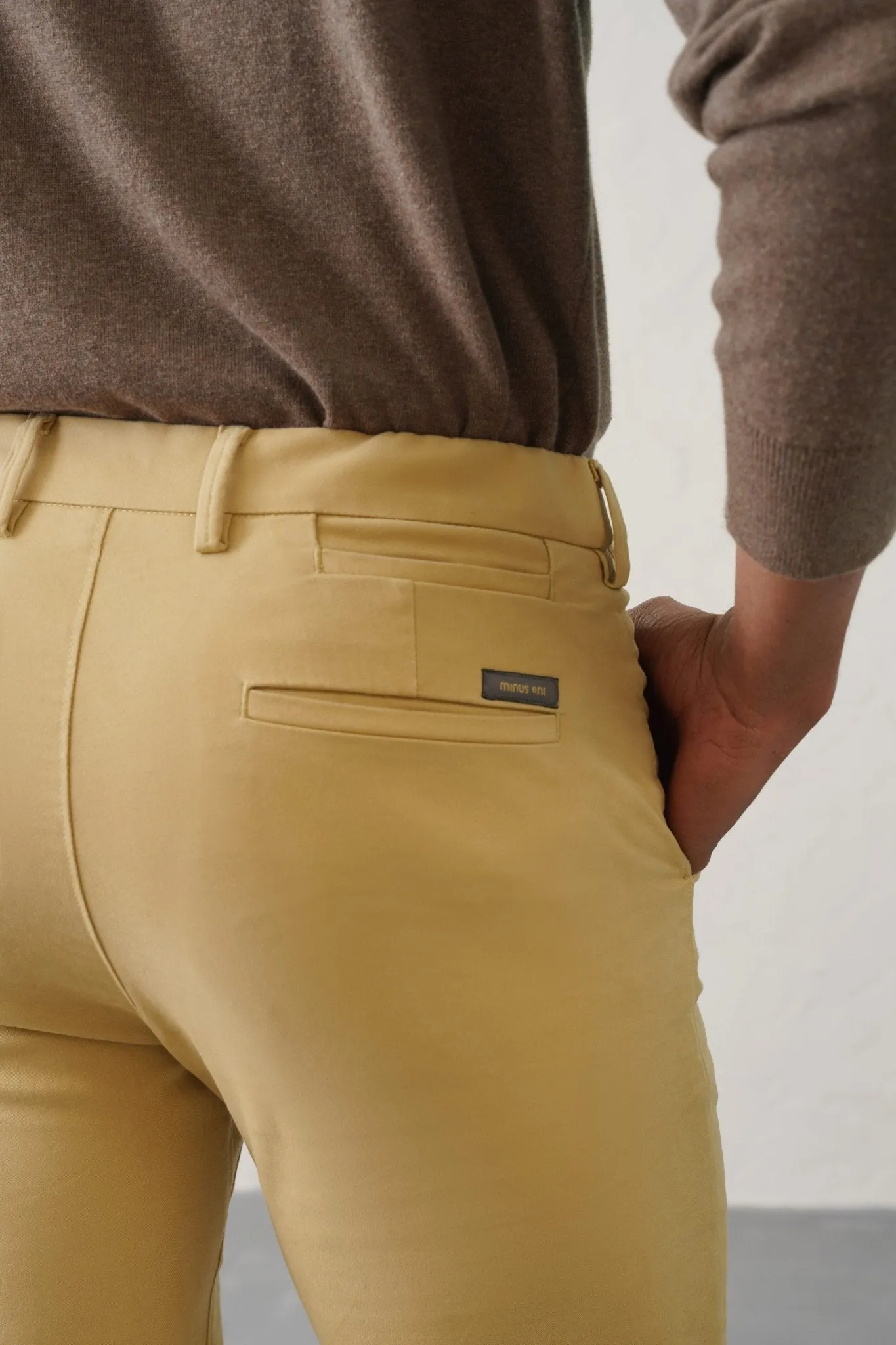 The Regular Fit Travel Chino - Khaki