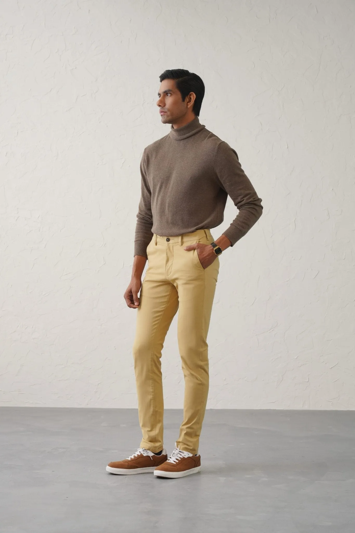 The Regular Fit Travel Chino - Khaki