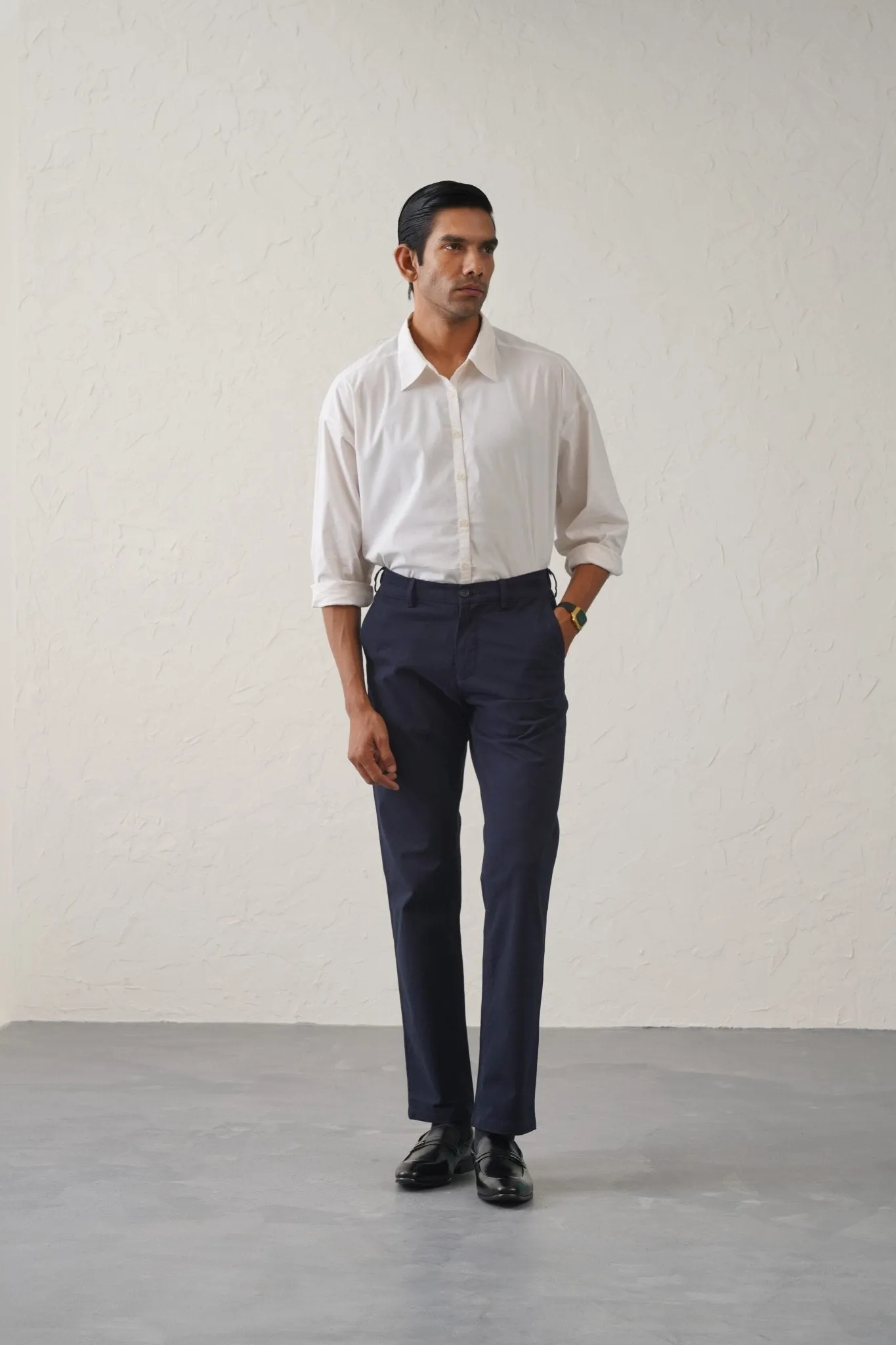 The Slim Fit Travel Chino - Navy